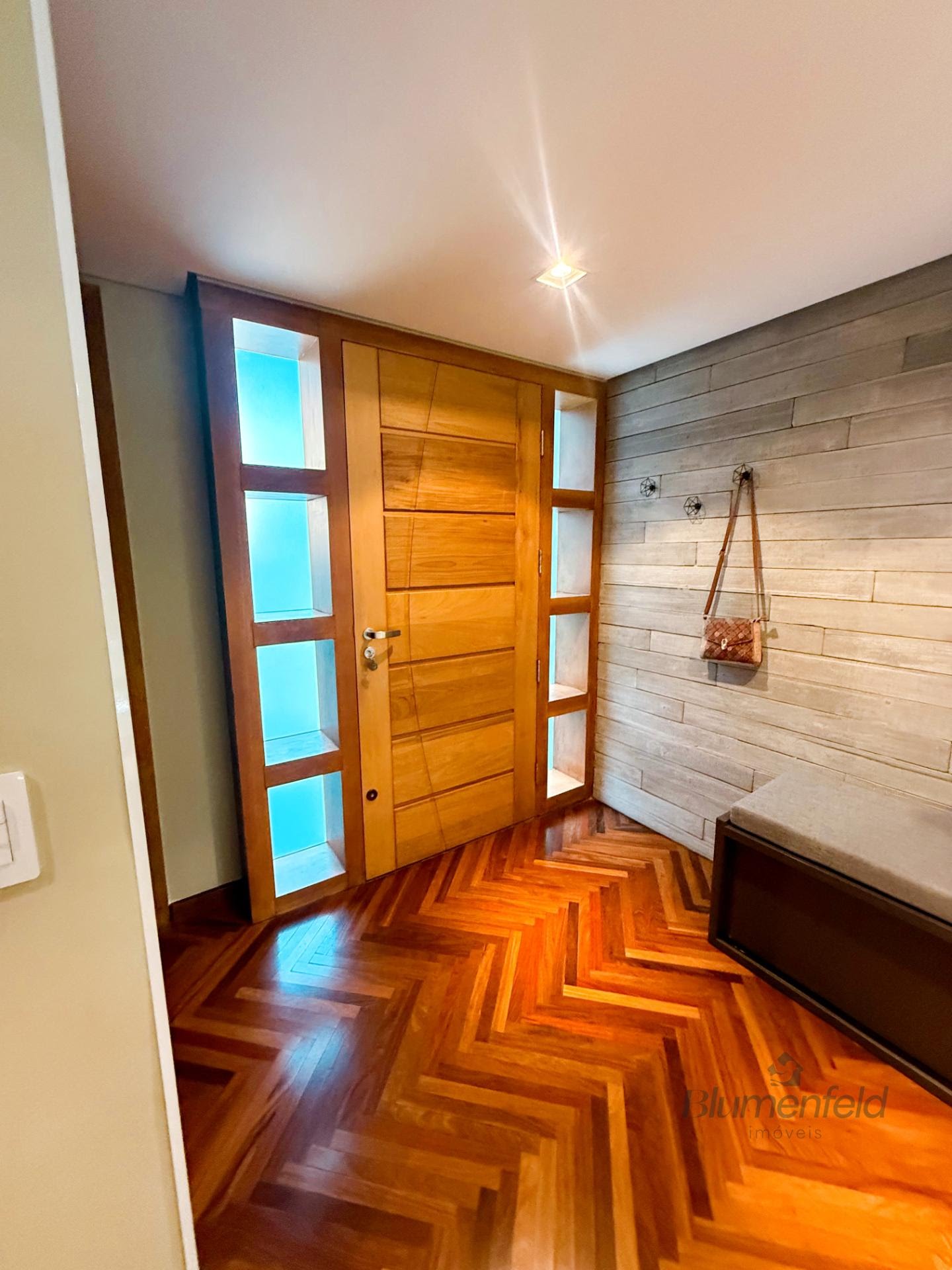 Casa à venda com 3 quartos, 4 suítes, 2 vagas e 400m² no Condomínio Country Club, Arujá (SP) — foto 3 de 30