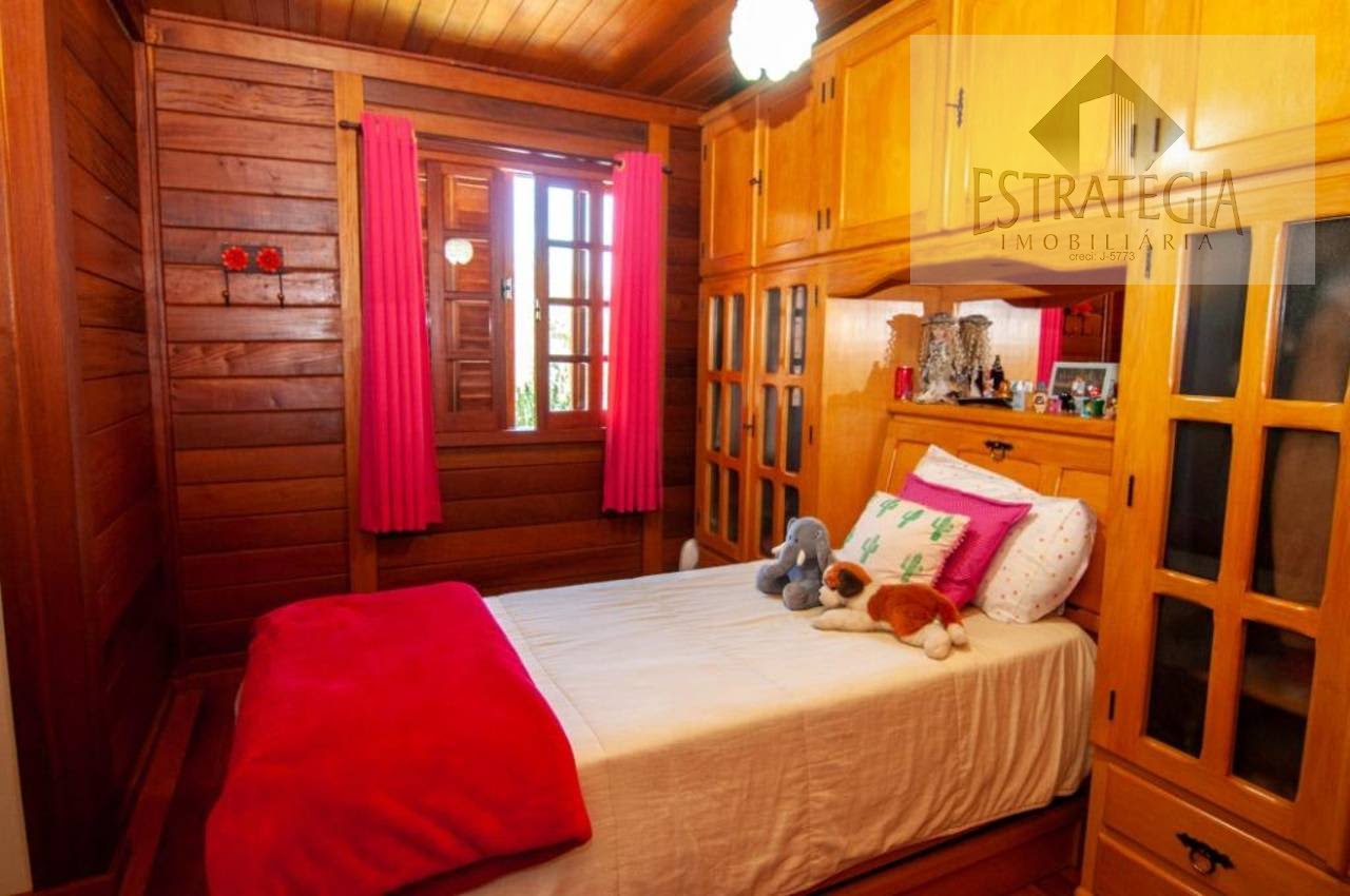 Casa à venda com 4 quartos, 4 suítes, 2 vagas e 400m² no Retiro, Petrópolis (RJ) — foto 11 de 16