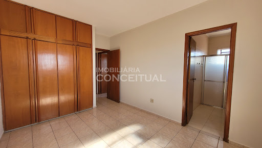 Quarto 1 - Armário e Banheiro