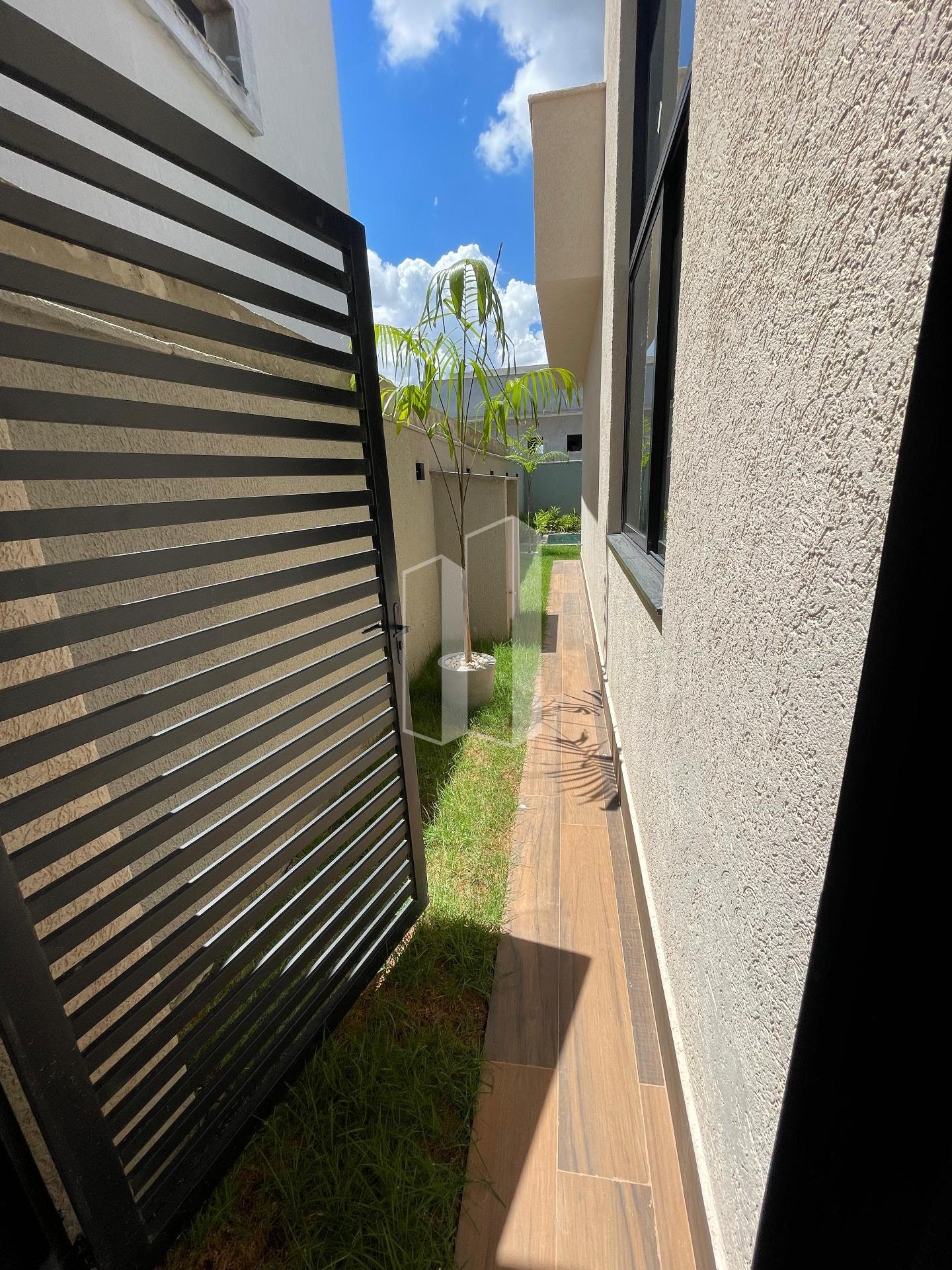 Casa à venda com 3 quartos, 3 suítes, 4 vagas e 178m² no Jardins Porto, Senador Canedo (GO) — foto 2 de 12