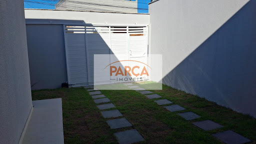 Casa à Venda em Planície da Serra: 3 Dormitórios e Suíte