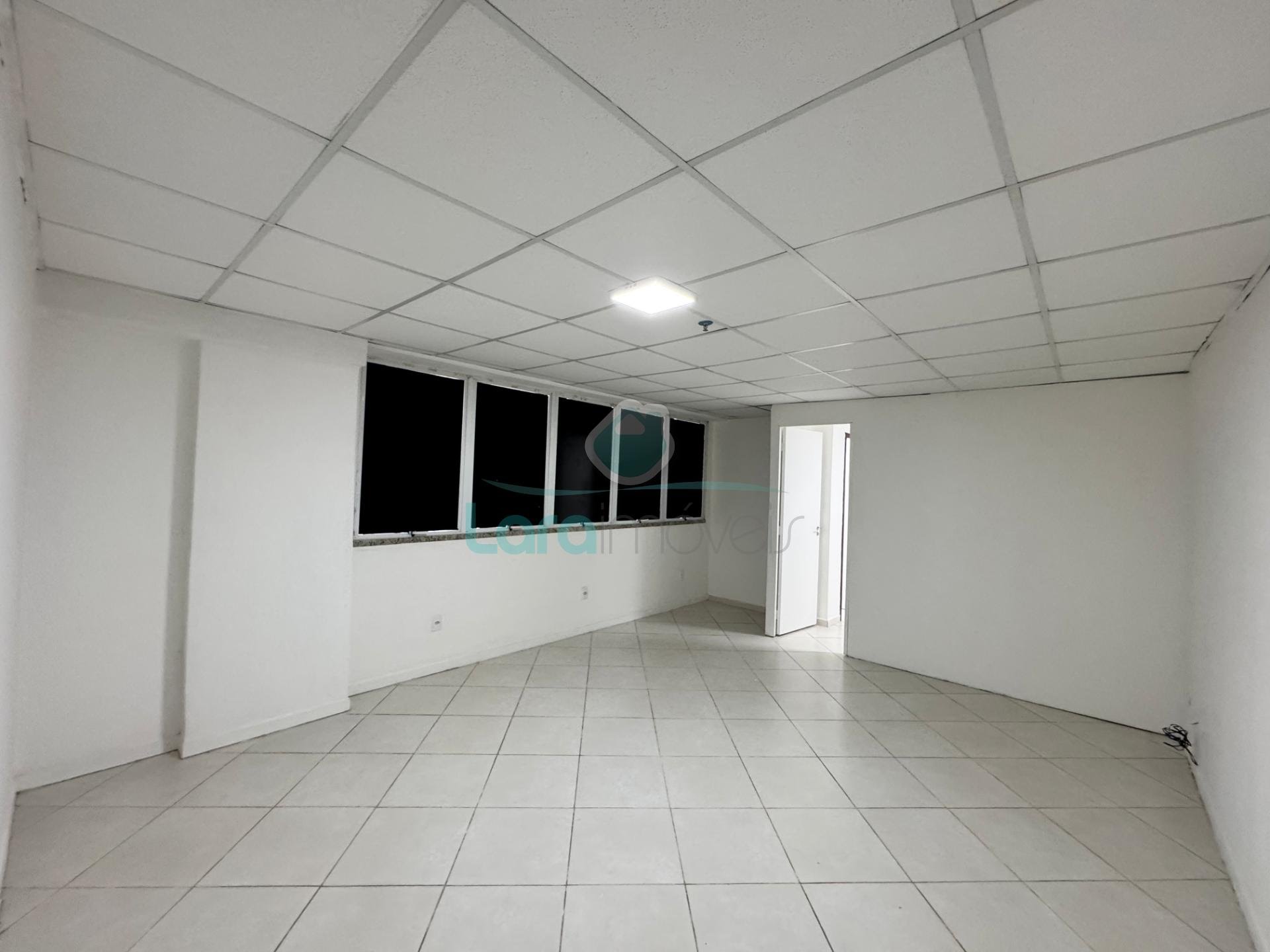 Comercial para alugar com 1 banheiro, 1 vaga e 30m² no Imbetiba, Macaé (RJ) — foto 7 de 8