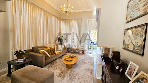 Sala estar social com lareira