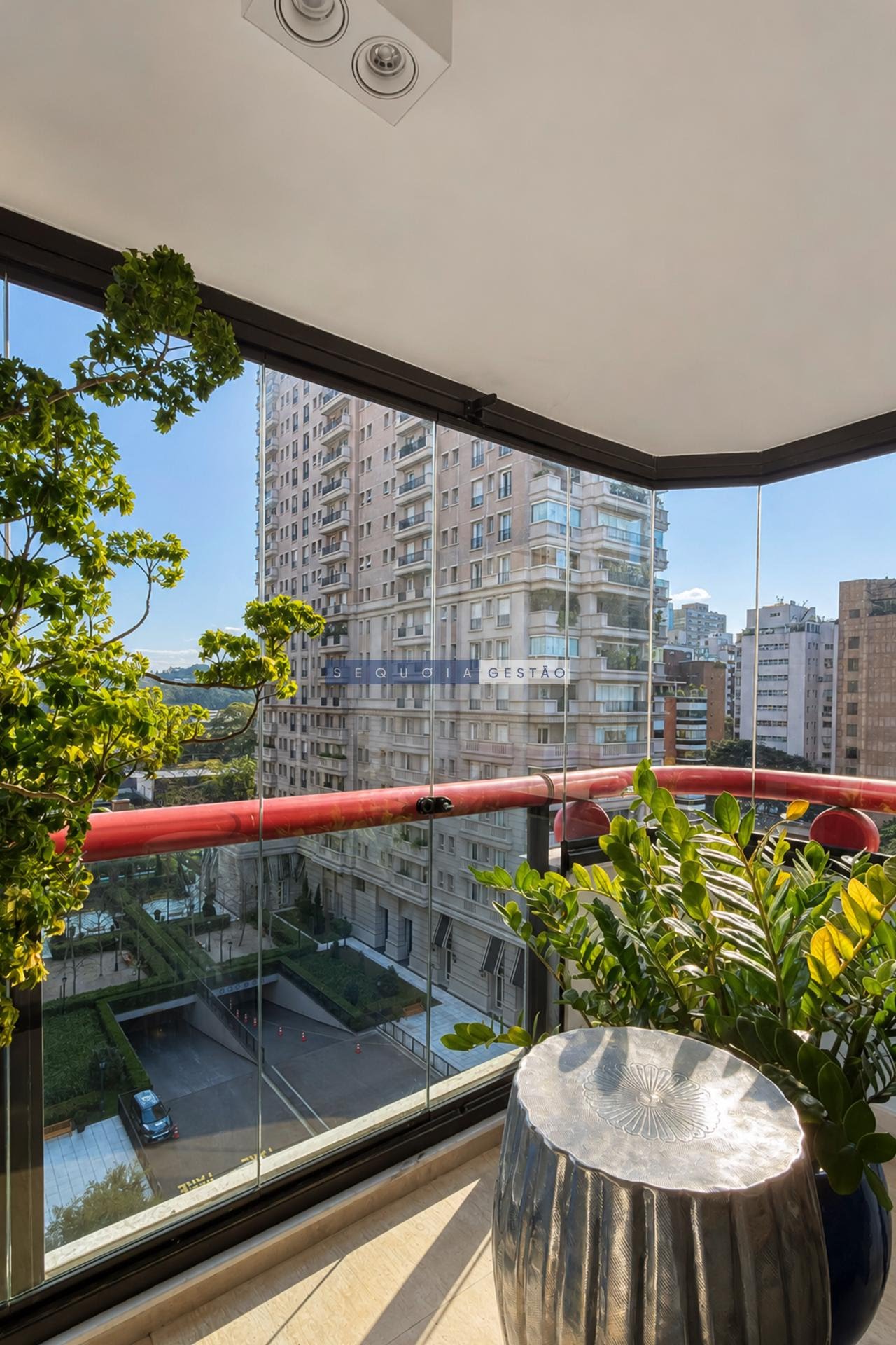 Apartamento à venda com 3 quartos, 3 suítes, 4 vagas e 315m² no Jardim Europa, São Paulo (SP) — foto 17 de 30