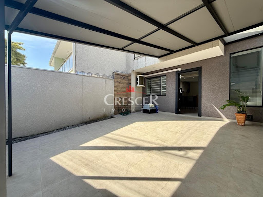 Sobrado com 03 dormitórios no Centro de Matinhos