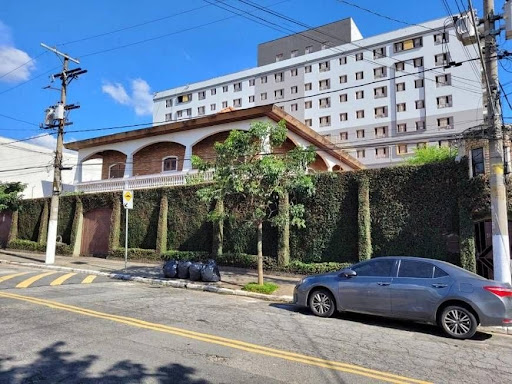 Casa para aluguel e venda possui 900 metros quadrados com 5 quartos Moinho Velho - São Paulo