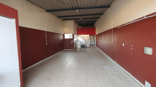 Descubra o ponto comercial perfeito para impulsionar o seu negócio em uma das regiões mais estratégicas de Alfenas! Localizado no Jardim São Carlos, este imóvel oferece 90m² de área útil, distribuídos