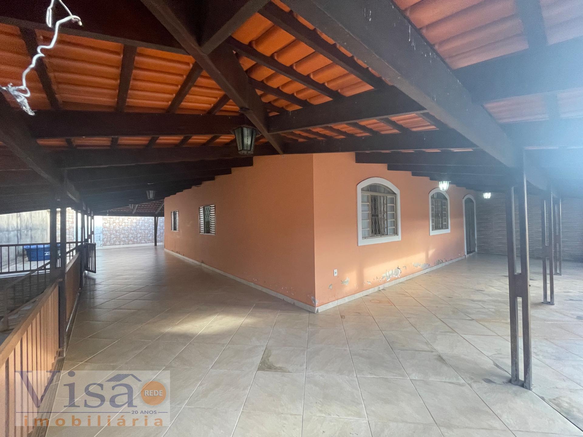 Casa à venda com 3 quartos, 2 banheiros, 2 vagas e 250m² no Aparecida, Paracatu — foto principal