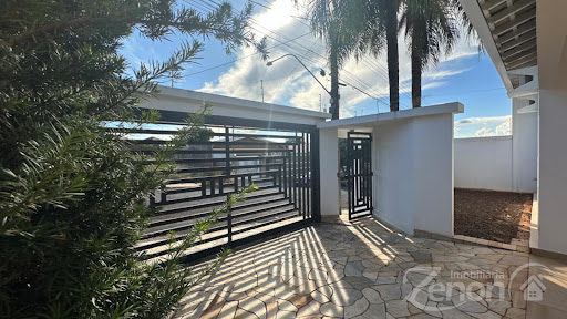 Casa à Venda no Centro de Adamantina: 3 Dorms sendo 1 Suíte 