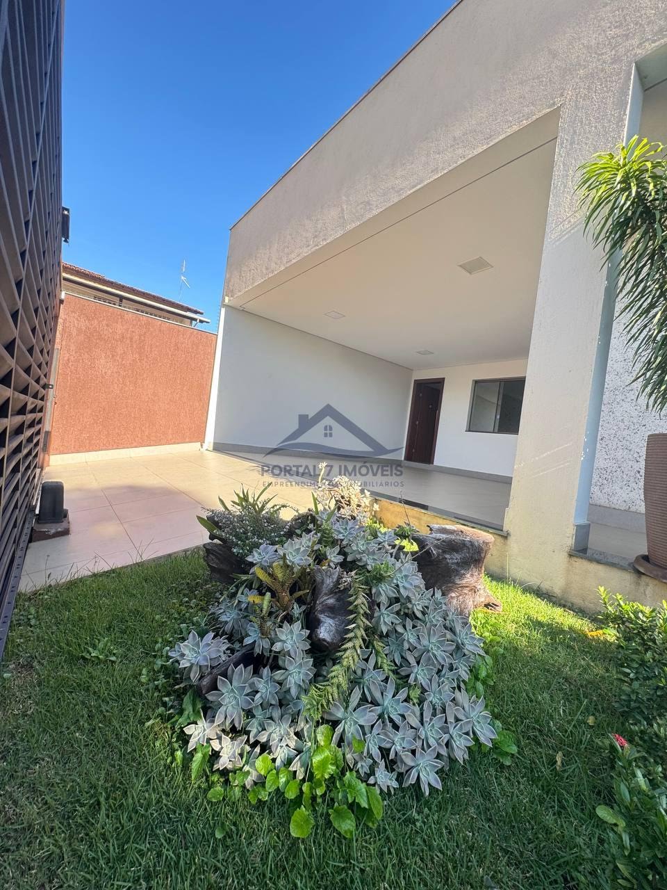 Casa à venda com 2 quartos, 1 suíte, 4 vagas e 300m² no Vale das Palmeiras, Sete Lagoas (MG) — foto 2 de 30