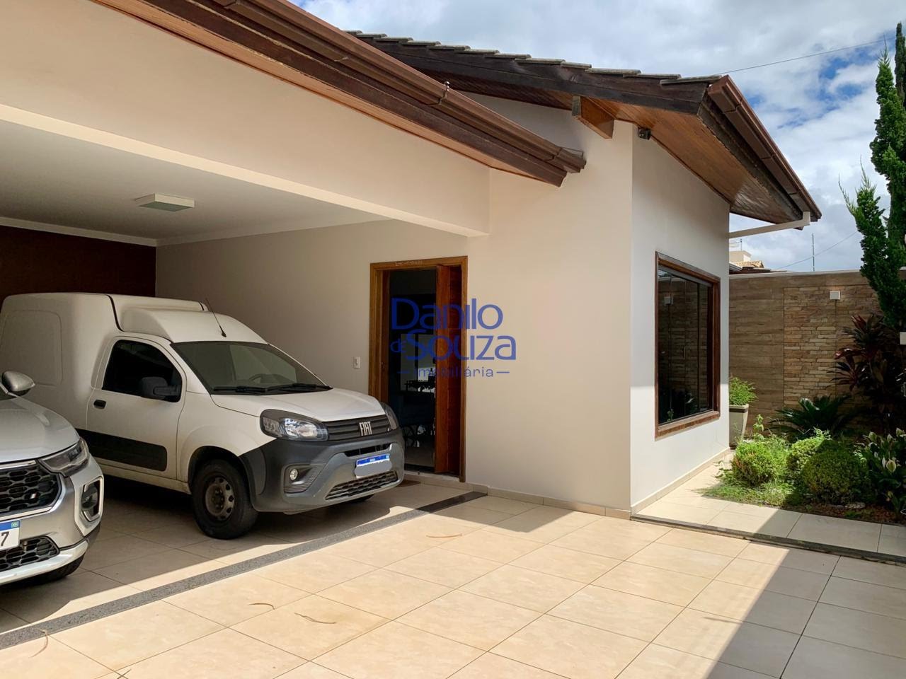 Casa à venda com 4 quartos, 1 suíte, 2 vagas e 360m² no Alvorada, Araxá (MG) — foto 2 de 28