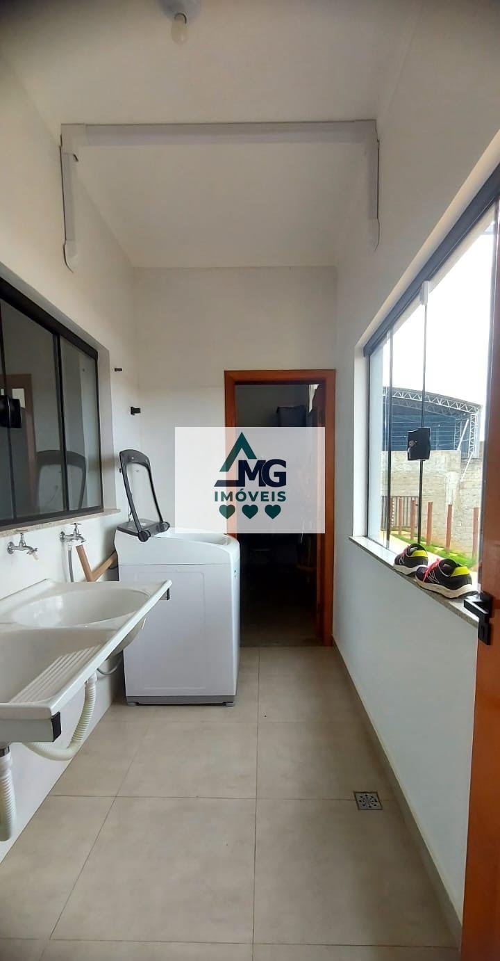 Casa à venda com 3 quartos, 3 suítes, 2 vagas e 220m² no Jardim Umuarama, Três Corações (MG) — foto 11 de 30