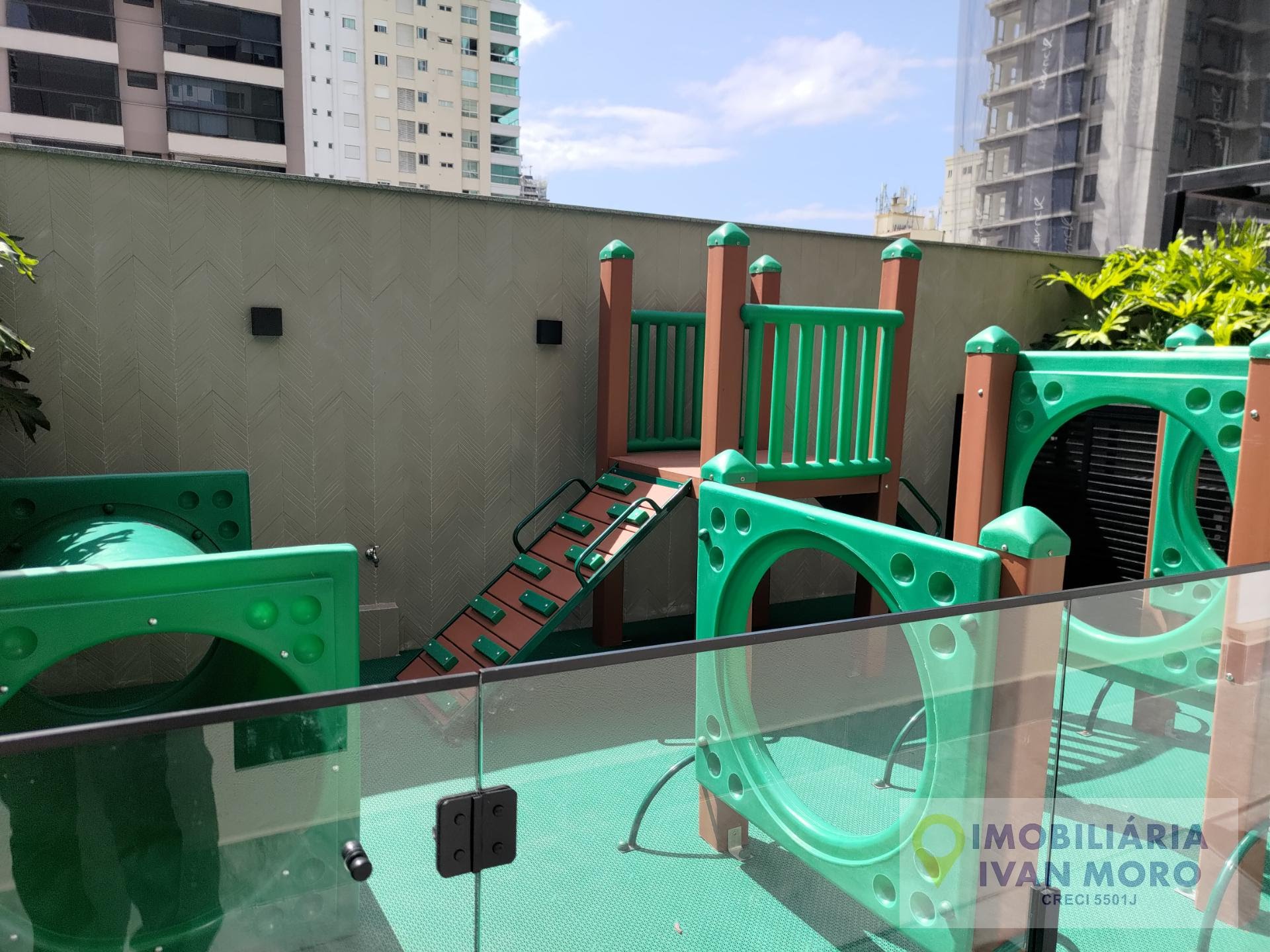 Apartamento para alugar com 4 quartos, 4 suítes, 3 vagas e 198m² no Meia Praia, Itapema (SC) — foto 27 de 30