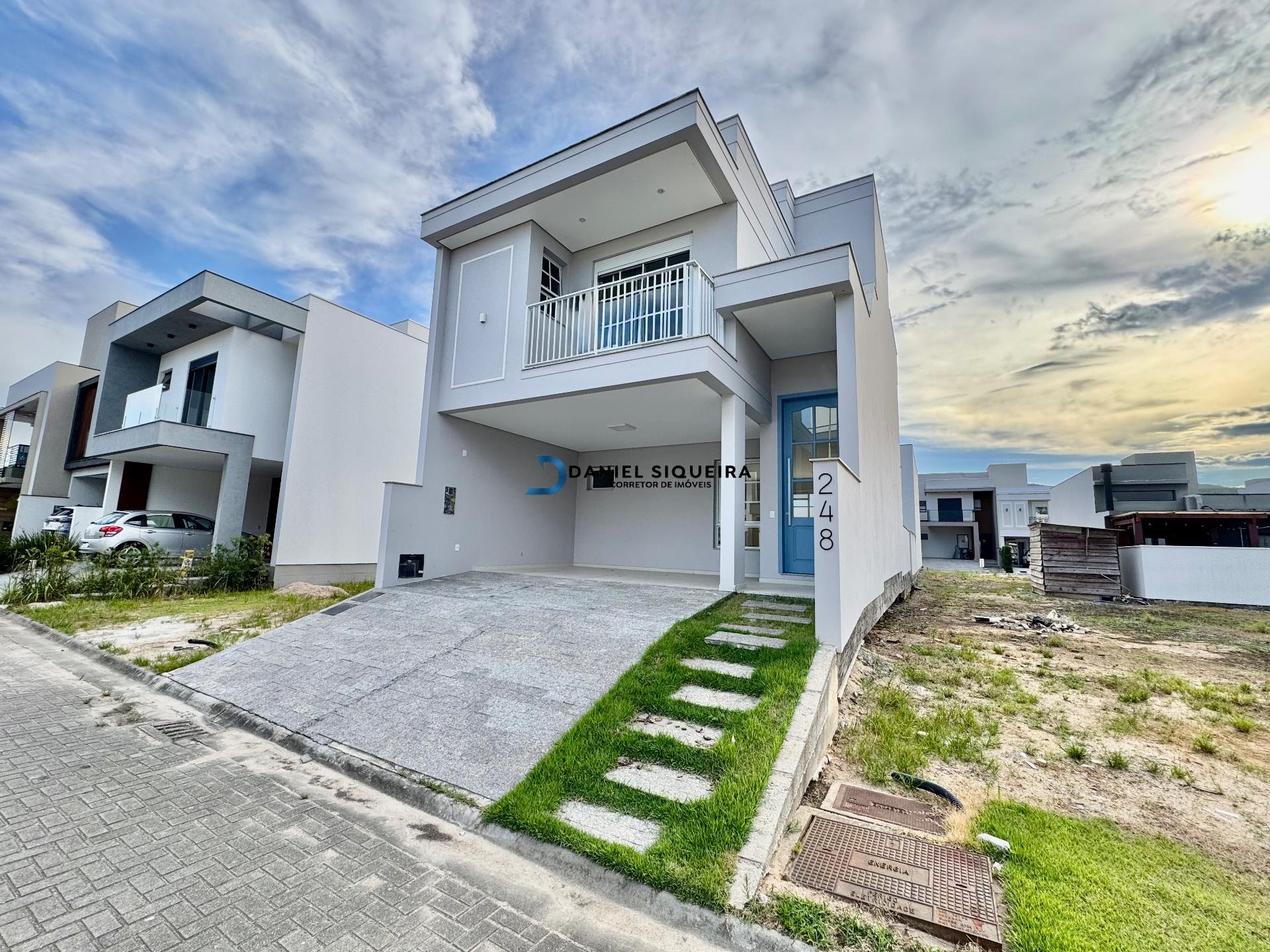 Casa à venda com 3 quartos, 4 banheiros, 2 vagas e 189m² no Bairro Deltaville, Biguaçu — foto principal
