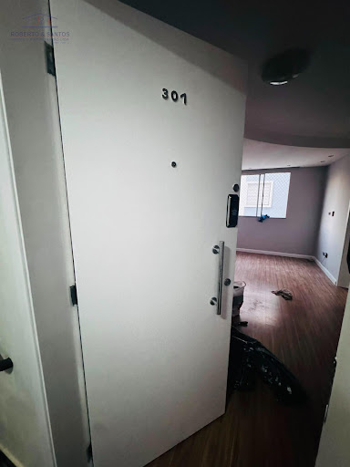 porta com fechadura eletrônica