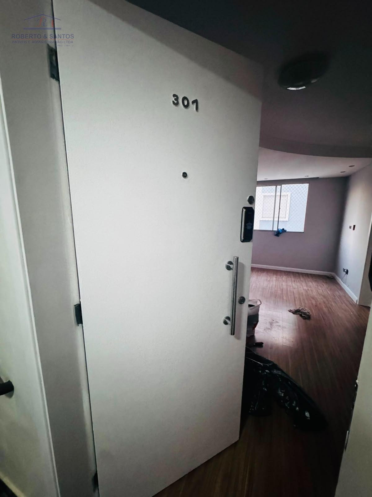 porta com fechadura eletrônica