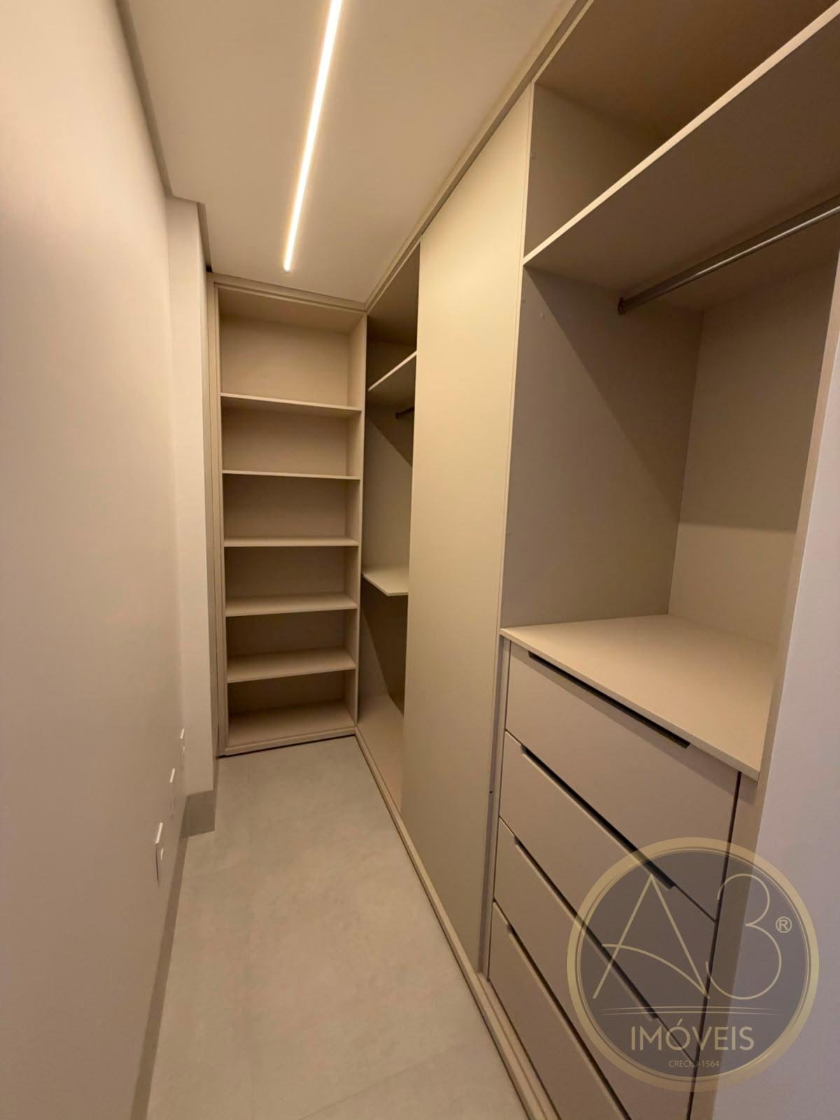 CLOSET DENTRO DA SUÍTE