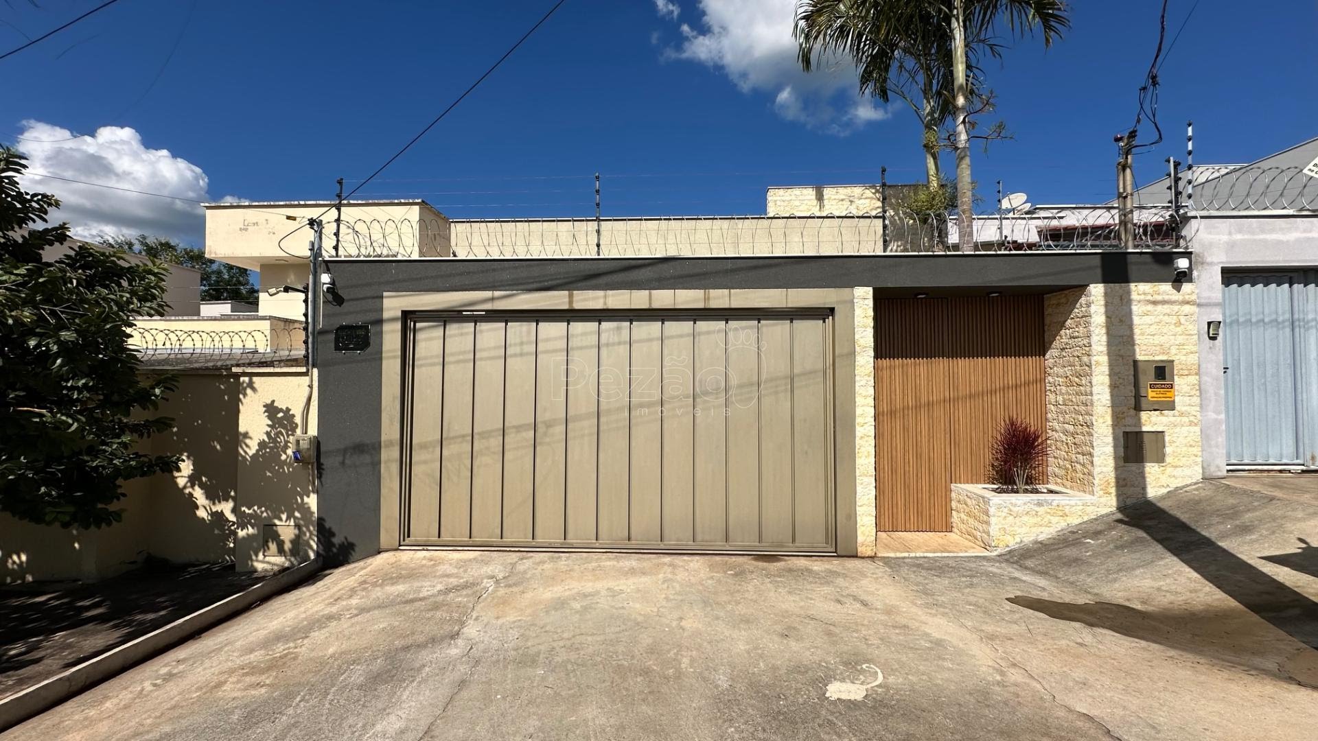 Casa à venda com 3 quartos, 3 banheiros, 2 vagas e 225m² no Flamboyant II, Itapuranga — foto principal