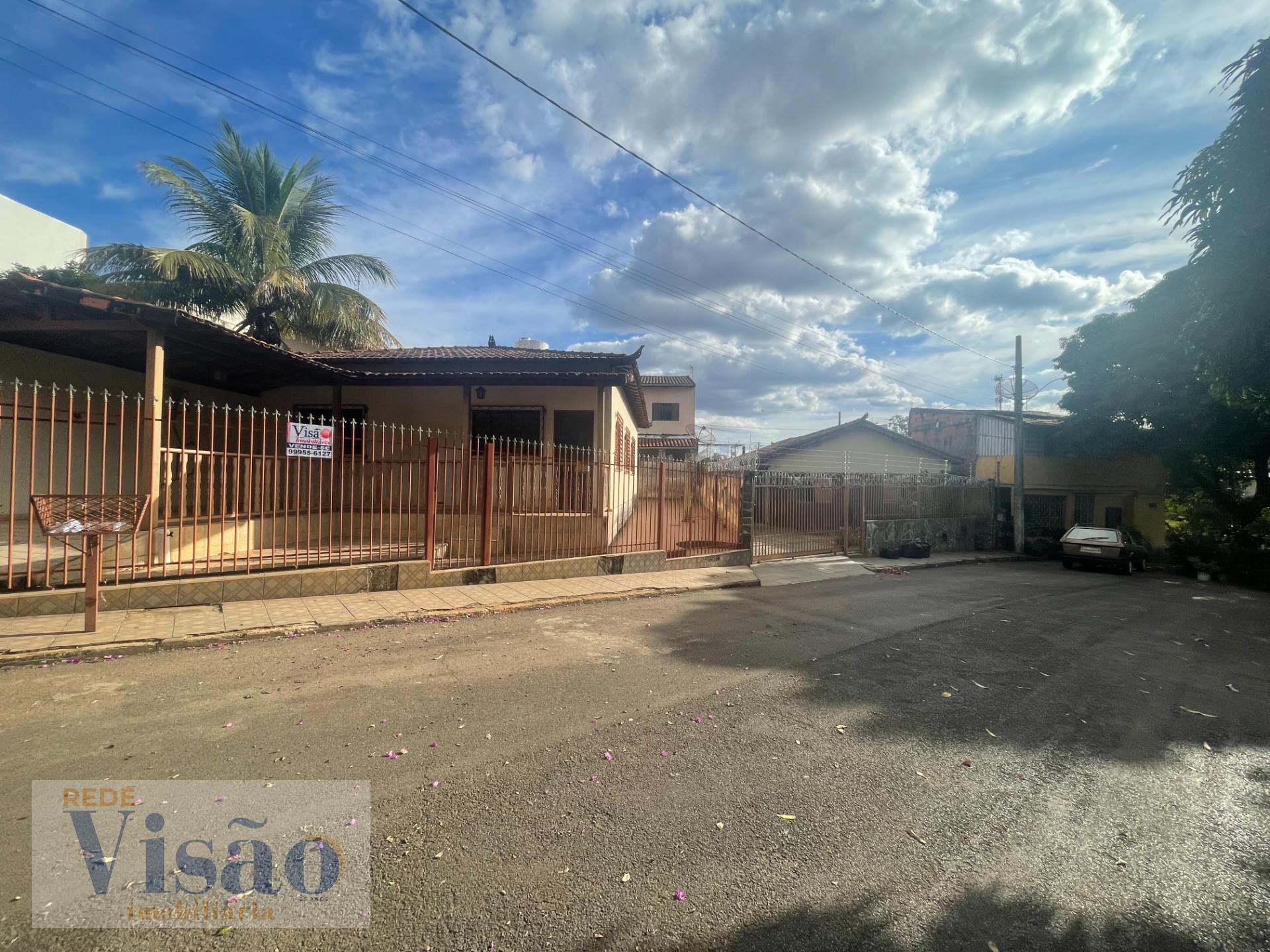 Casa à venda com 3 quartos, 1 suíte, 2 vagas e 150m² no Centro, Paracatu (MG) — foto 3 de 3