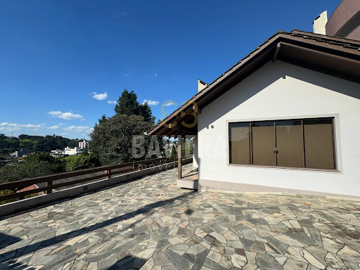 EXCELENTE CASA NO CENTRO | 4 Dormitórios