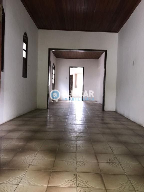 Casa à venda com 7 quartos, 1 suíte, 3 vagas e 289m² no Brasília, Feira de Santana (BA) — foto 9 de 12
