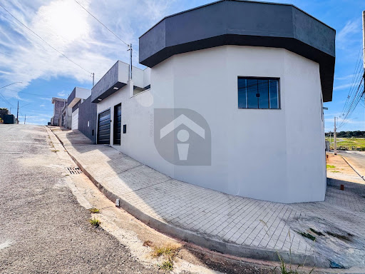 Casa para Locação em Alfenas | 4 Dormitórios, 223m²
