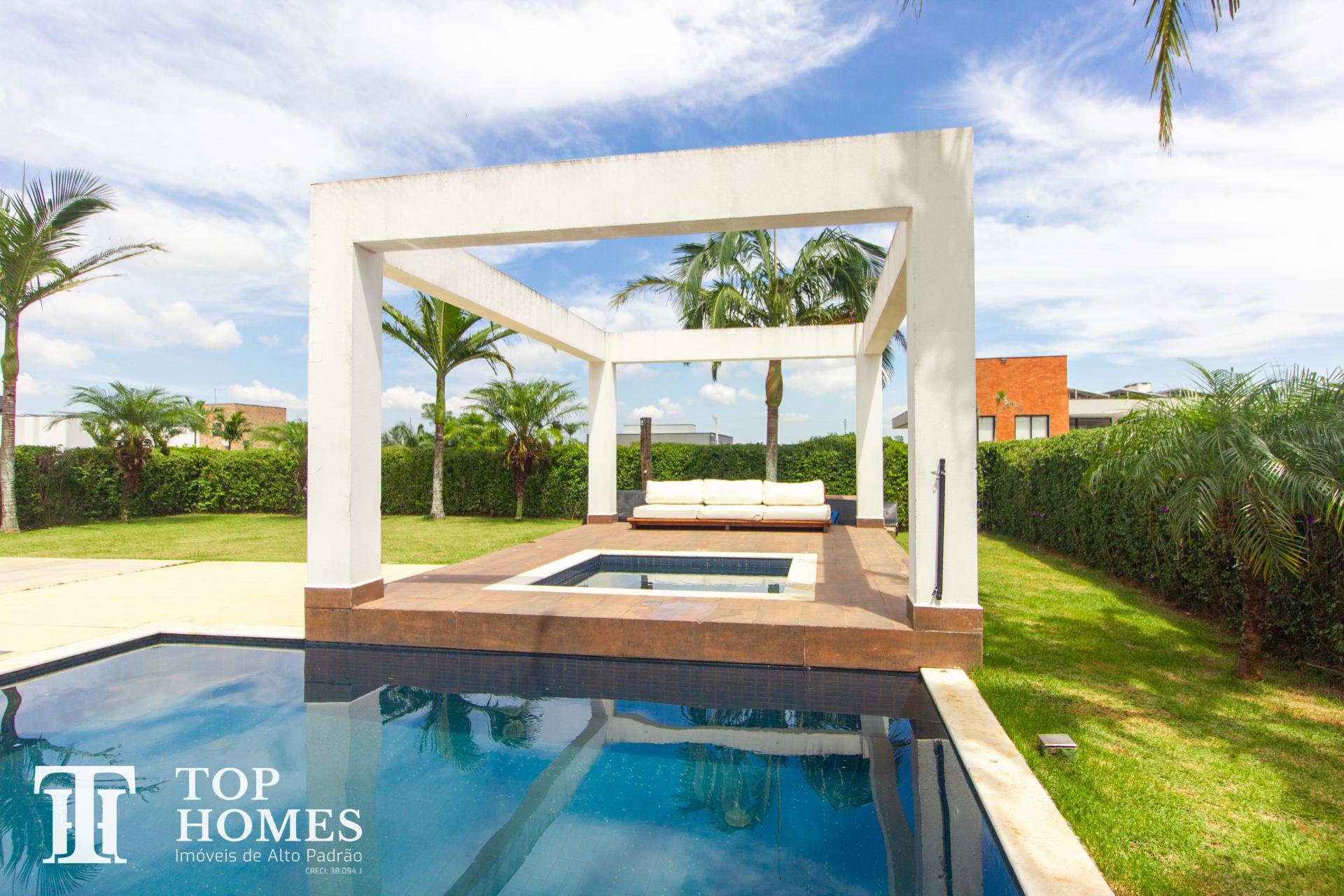 Casa de alto padrão à venda no condomínio Portal Japy Golf em Cabreúva