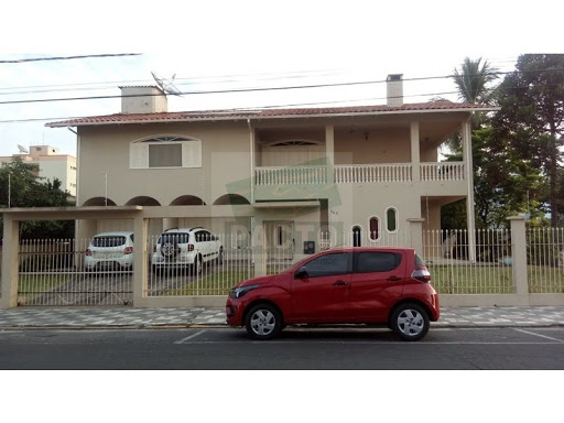 ÓTIMA CASA DE 2 PISOS COM DISPOSIÇAO PARA FINS COMERCIAIS, EM ÓTIMA LOCALIZAÇAO.