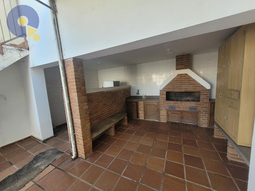 Casa  no Centro de Amparo - Opção Comercial 