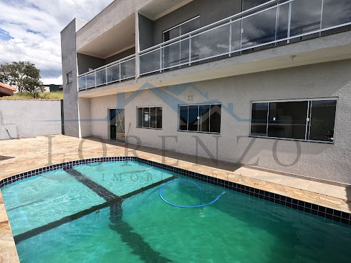 FACHADA E PISCINA