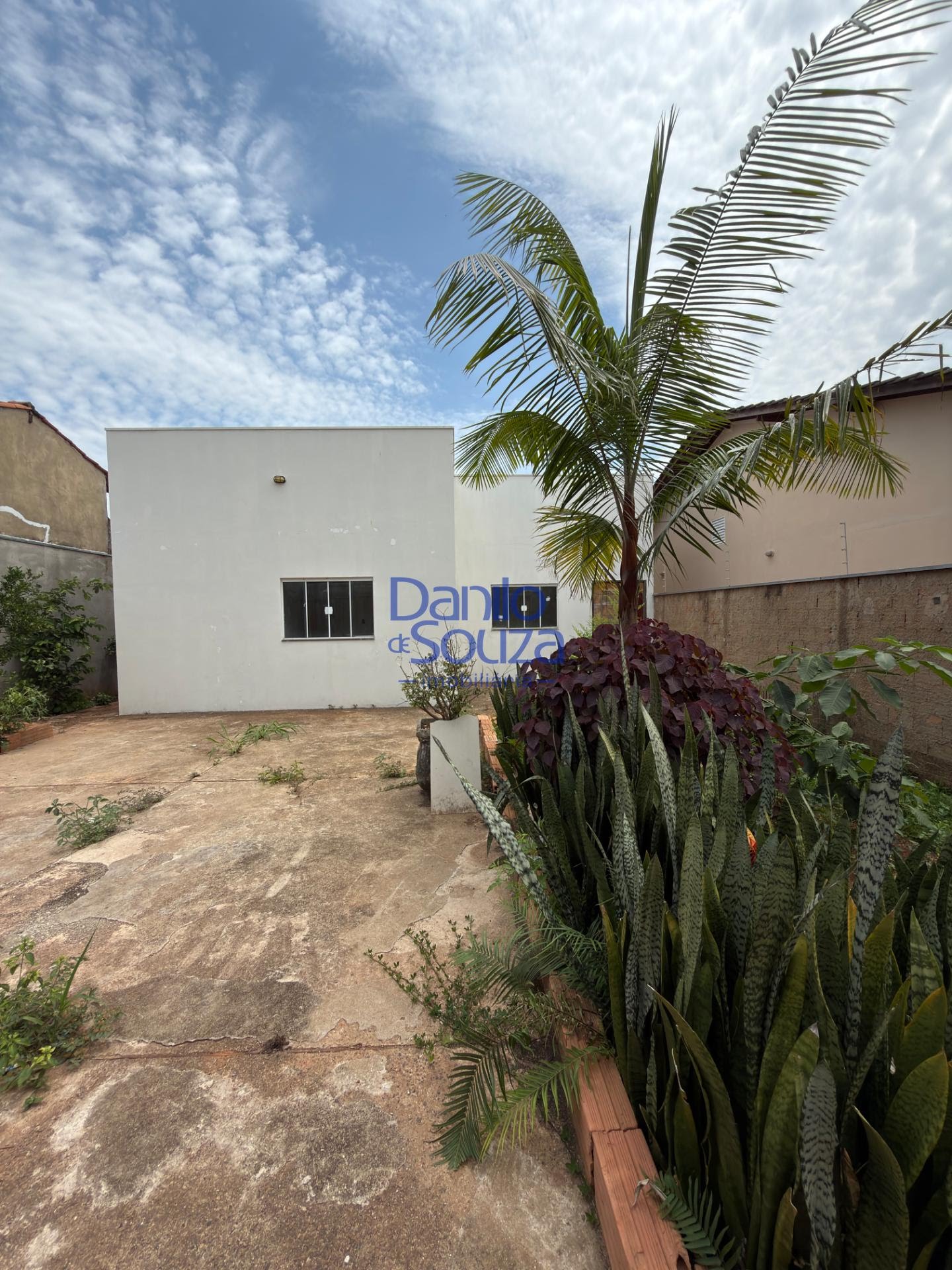 Casa à venda com 2 quartos, 1 banheiro, 4 vagas e 300m² no Jardim Europa I, Araxá (MG) — foto 2 de 10