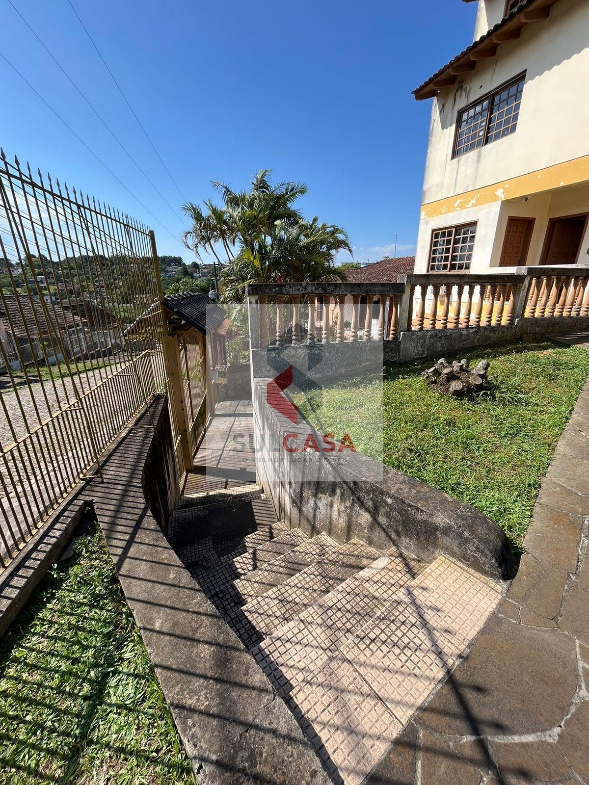 Escada Pátio frente