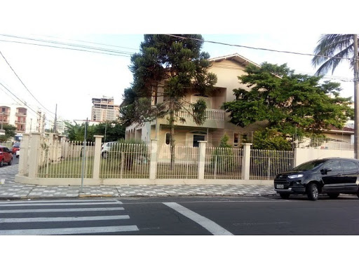 ÓTIMA CASA DE 2 PISOS COM DISPOSIÇAO PARA FINS COMERCIAIS, EM ÓTIMA LOCALIZAÇAO.