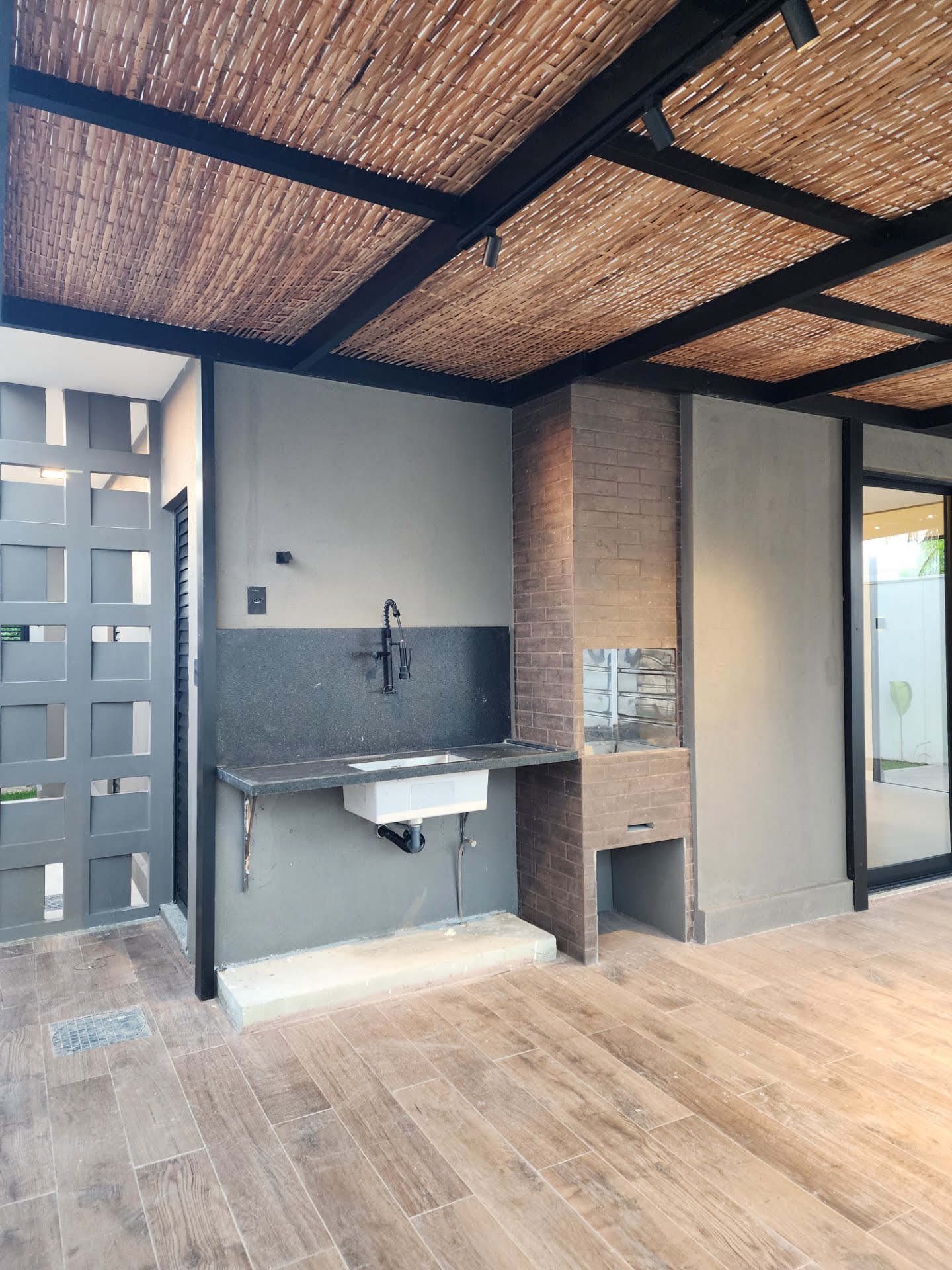 Casa à venda com 4 quartos, 3 suítes, 2 vagas e 402m² no Sim, Feira de Santana (BA) — foto 8 de 23