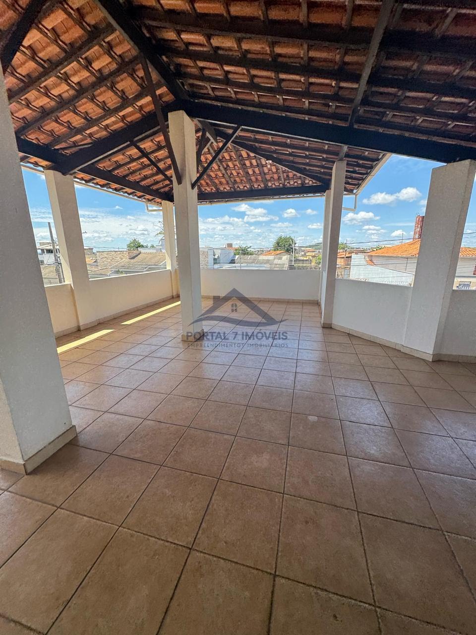 Casa à venda com 4 quartos, 2 suítes, 4 vagas e 180m² no Portal da Serra, Sete Lagoas (MG) — foto 2 de 25