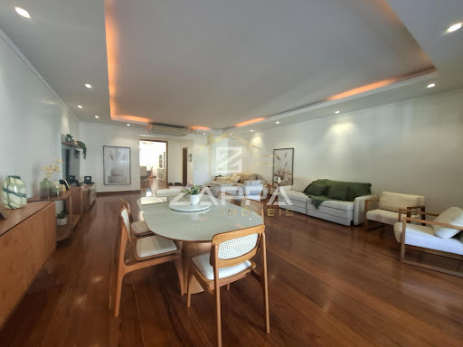 Apartamento à venda em Copacabana, 272m², 3 quartos, 2 suítes, 5 banheiros por R$2.300.000. Confira!