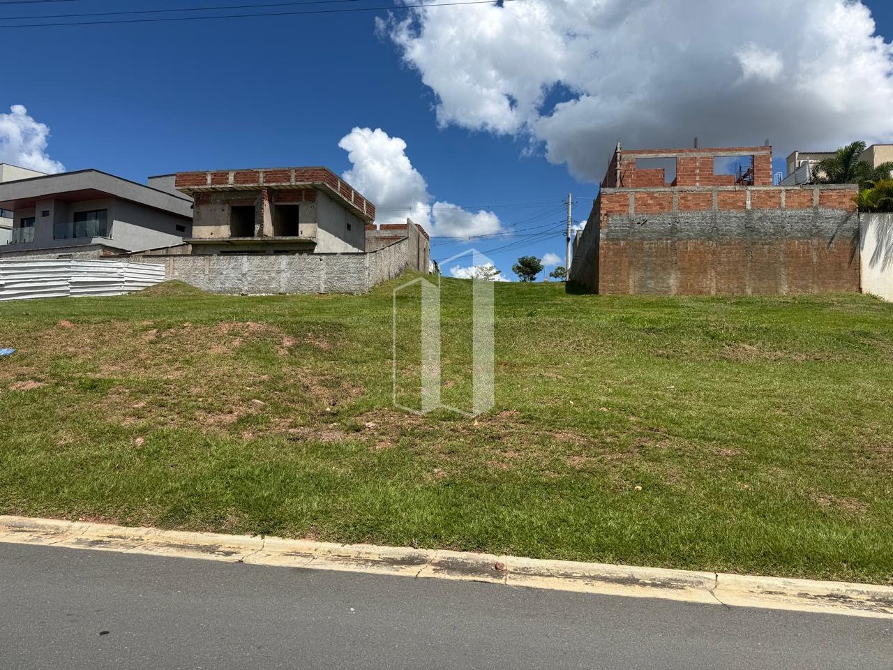 Terreno à venda com 300m² de terreno no Jardins Barcelona, Senador Canedo (GO) — foto 2 de 3