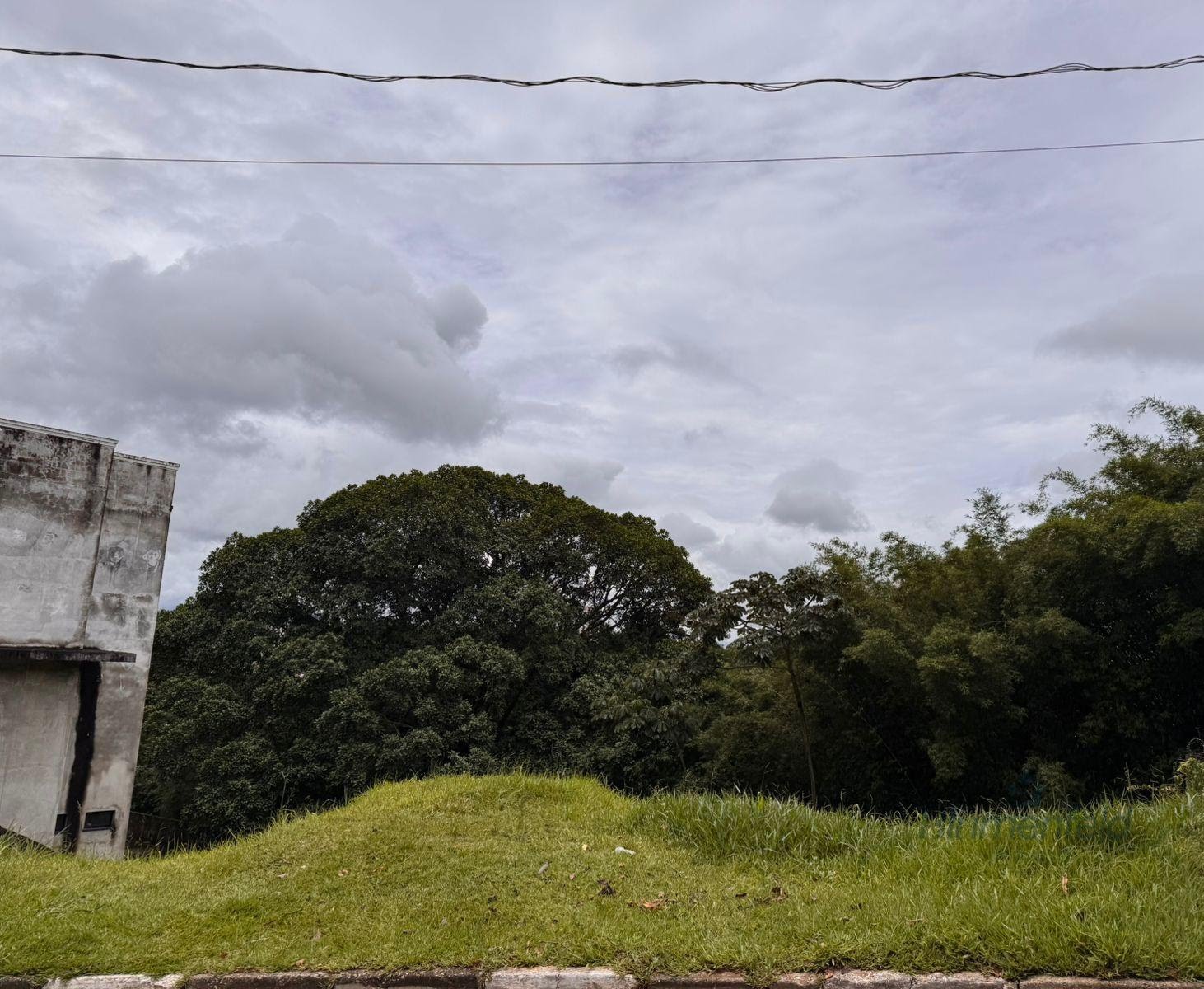 Terreno à venda com 599m² de terreno no Condomínio Arujazinho V, Arujá — foto principal