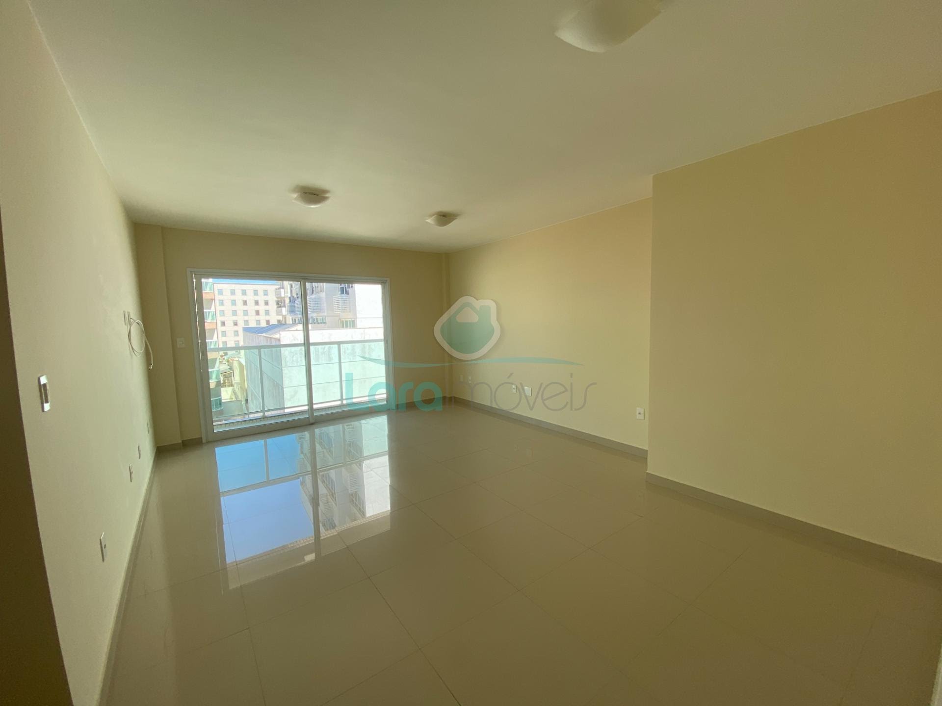 Apartamento para alugar com 3 quartos, 5 banheiros, 1 vaga e 120m² no Praia Campista, Macaé — foto principal
