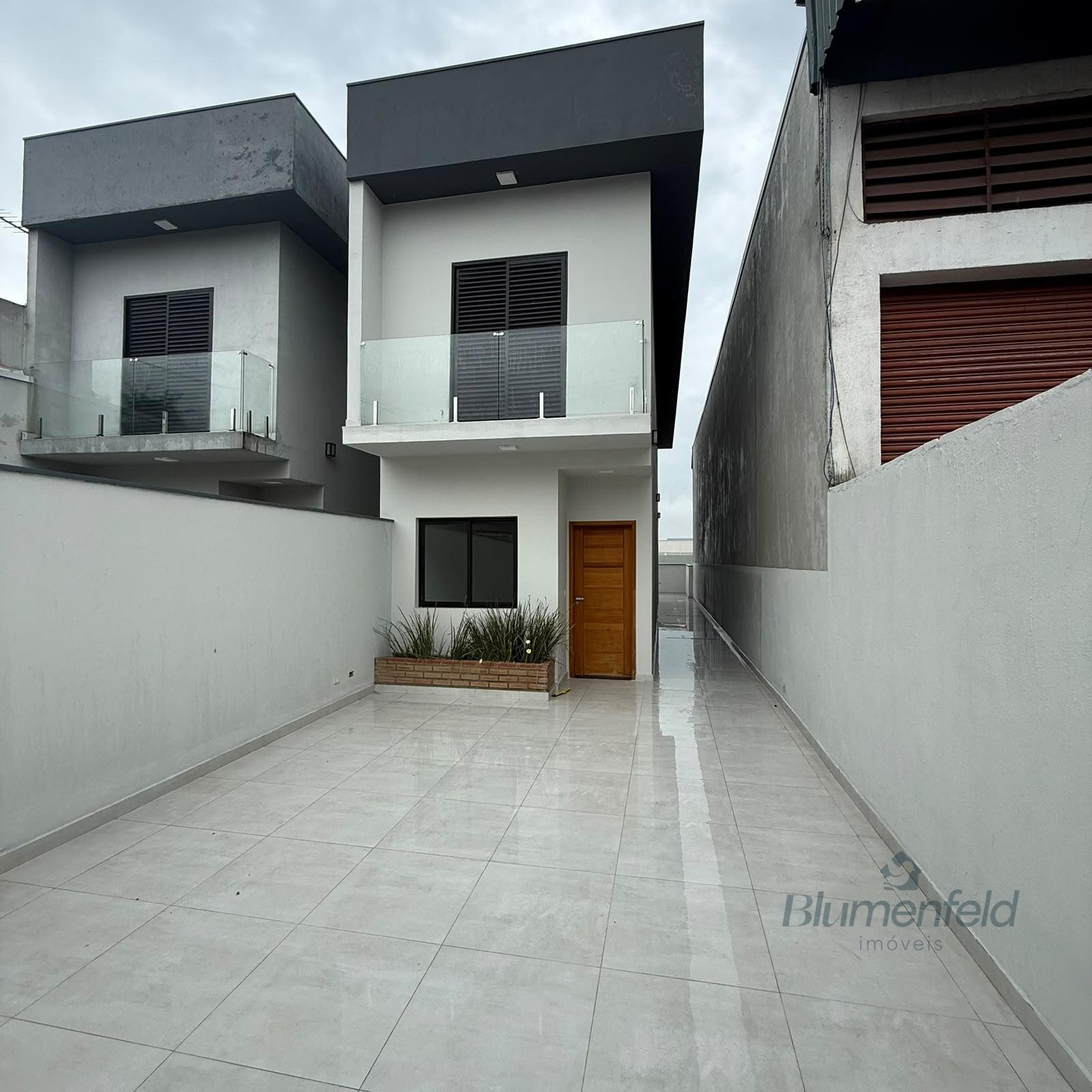Casa à venda com 4 banheiros, 2 vagas e 150m² no Nova Arujá, Arujá — foto principal