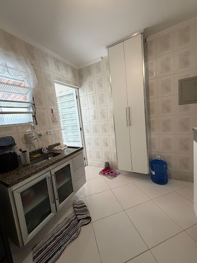Casa à Venda em Condomínio em Cotia – 2 Dormitórios e Quintal