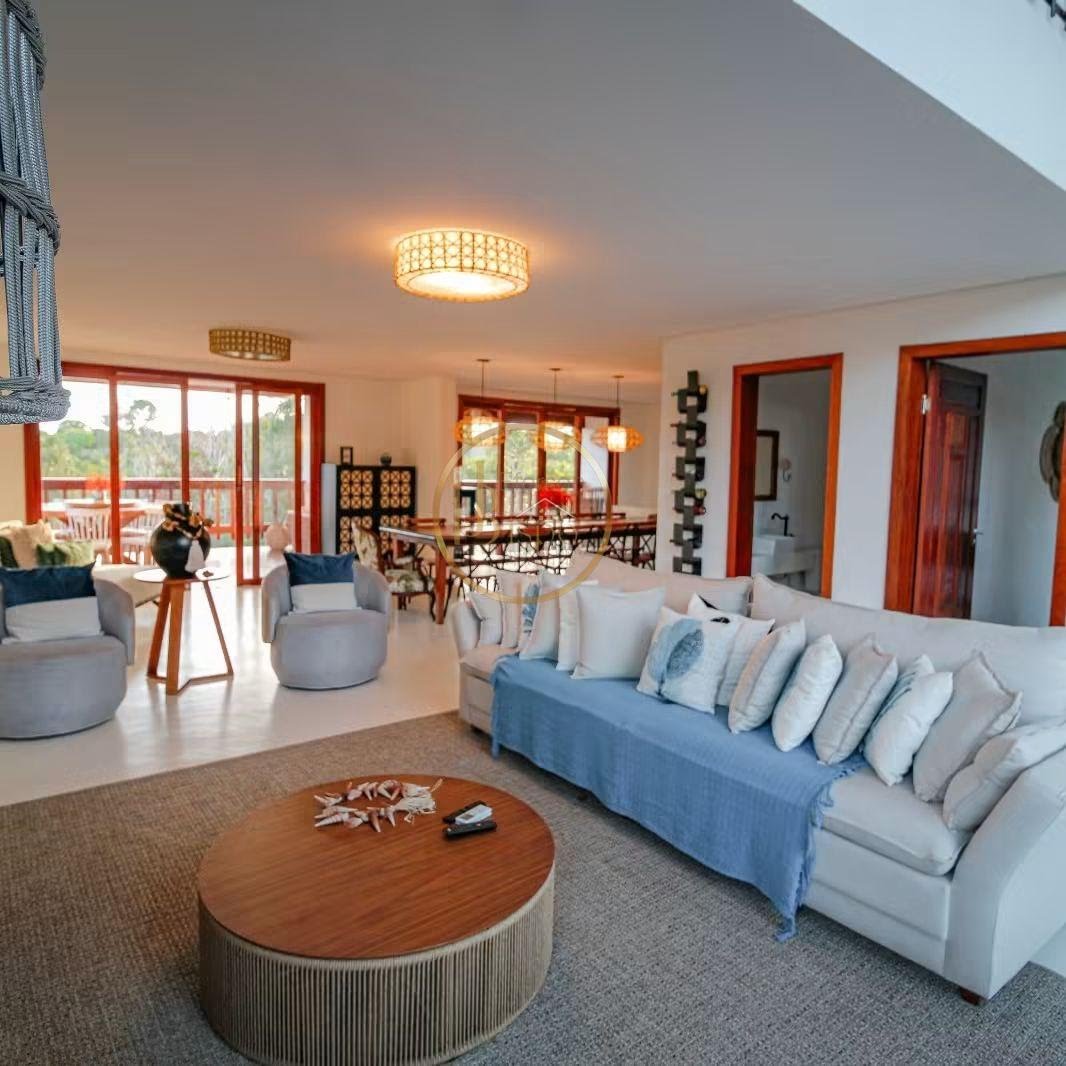 Casa à venda com 5 quartos, 6 banheiros, 5 vagas e 356m² no Trancoso, Porto Seguro — foto principal