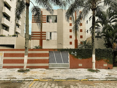 Apartamento 03 dormitórios amplo a 210 m da Praia Brava