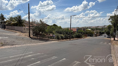 Casa à Venda no Parque Itapuã, Adamantina: 3 Quartos sendo uma Suíte 963 m² de terreno 