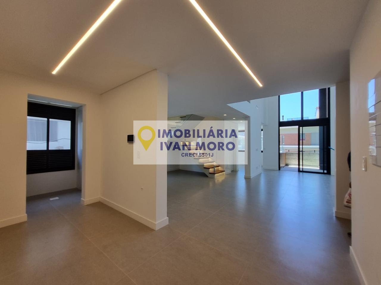 Apartamento à venda com 4 quartos, 3 suítes, 3 vagas e 200m² no Jurerê, Florianópolis (SC) — foto 5 de 21