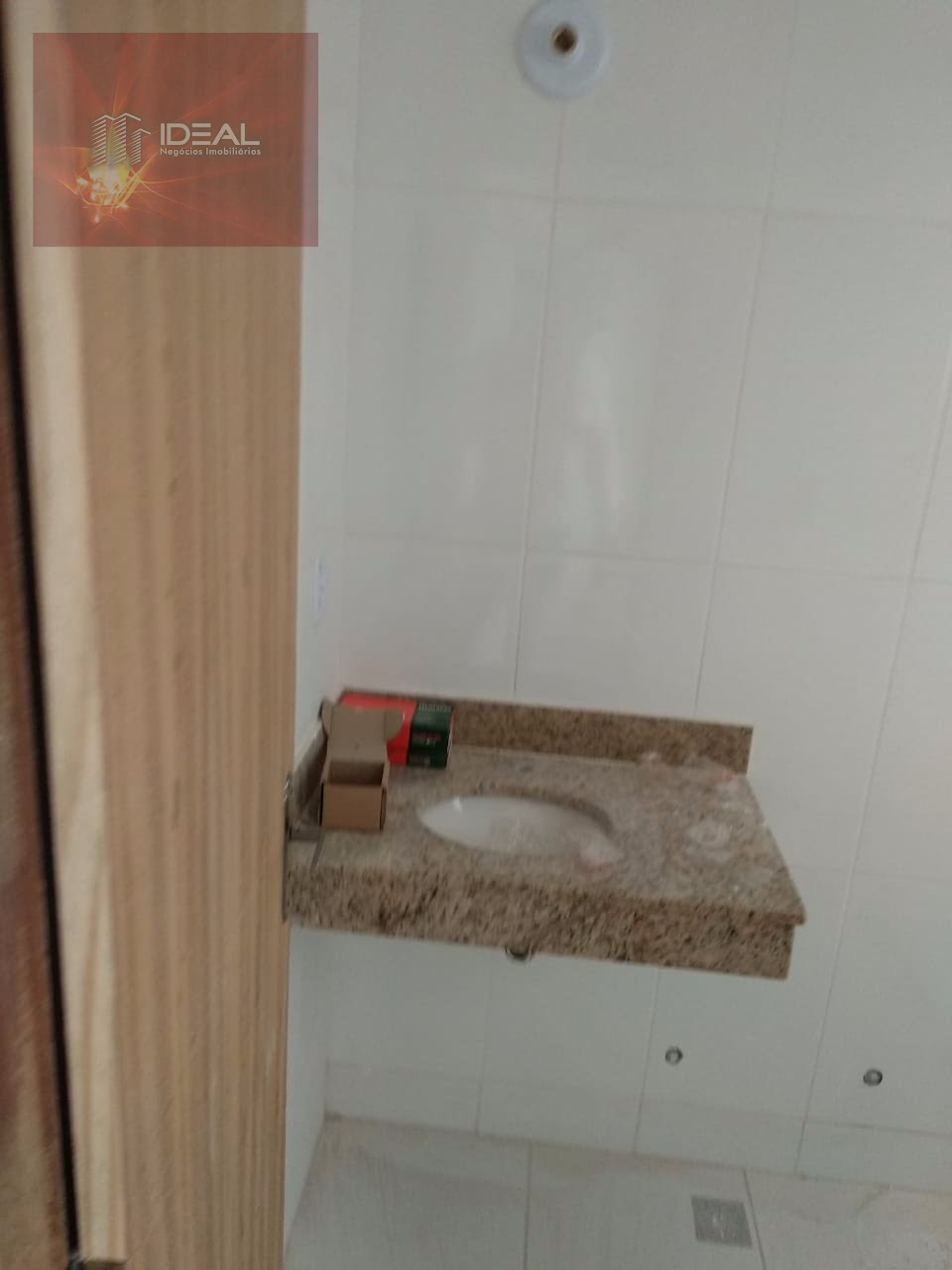 Kitnet Novíssimo no Vivendas do Coqueiro - Banheiro