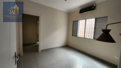 Quarto amplo