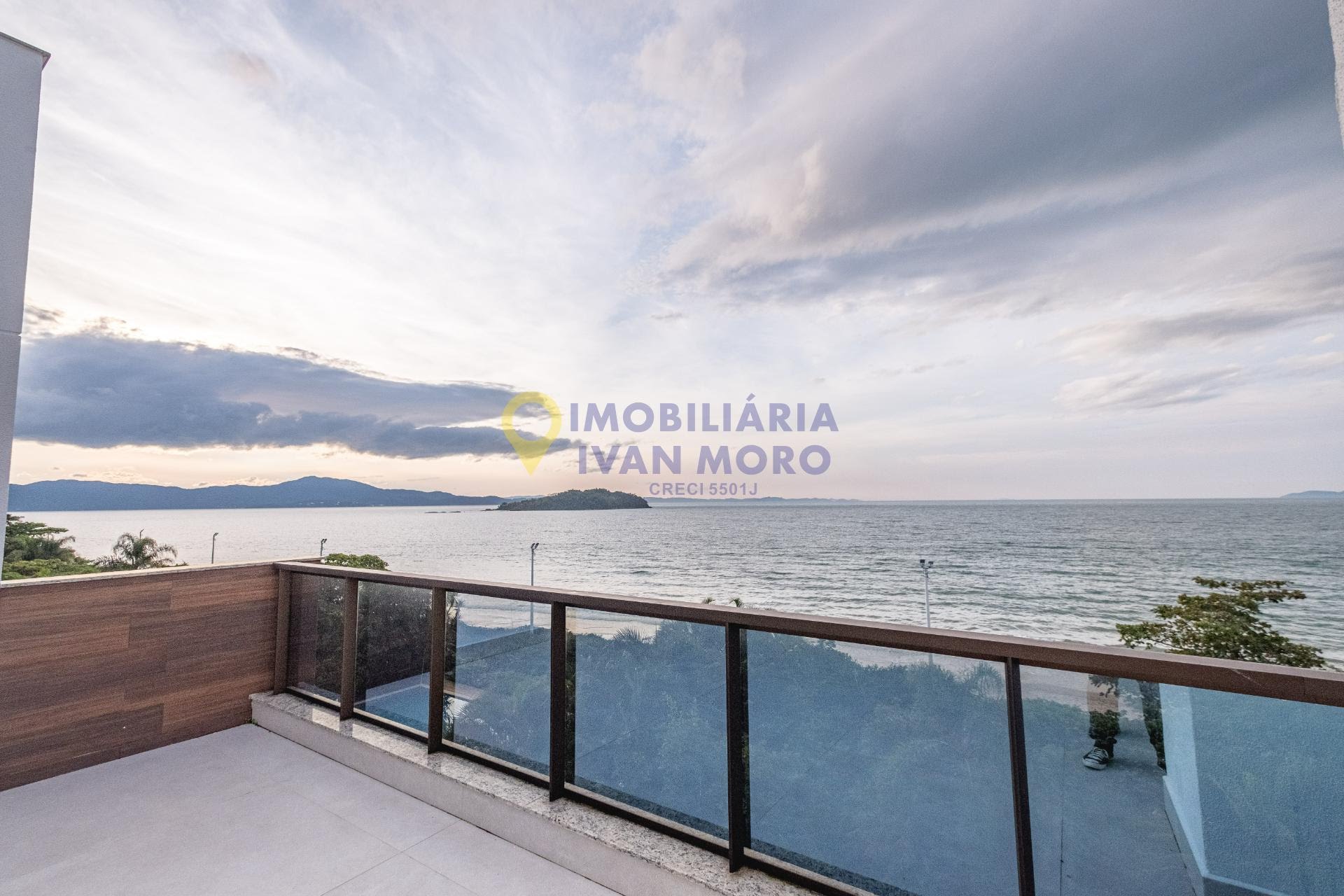 Cobertura à venda com 3 quartos, 3 banheiros, 4 vagas e 213m² no Canasvieiras, Florianópolis — foto principal