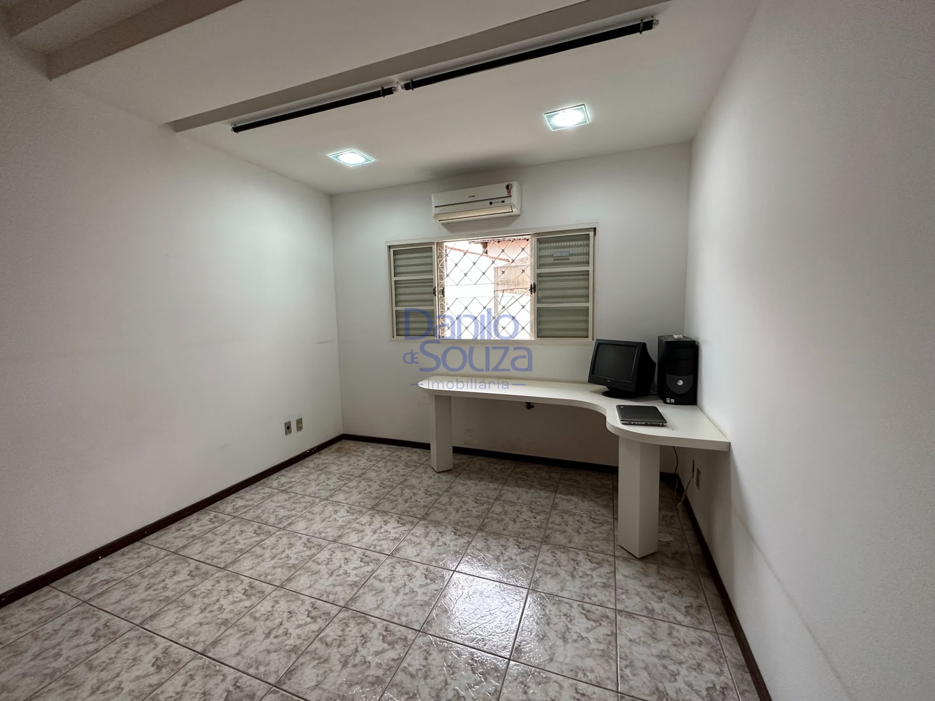 Casa à venda com 3 quartos, 1 suíte, 4 vagas e 744m² no Vila Santa Terezinha, Araxá (MG) — foto 9 de 22