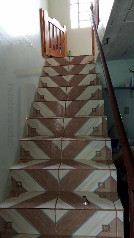 Escada para porão/churrasqueira